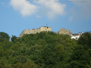 O Castro de Caldelas sitting atop the mountain