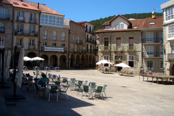 The main plaza in Ribadavia