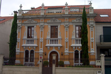 An impressive house in Carril