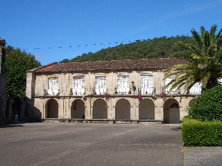 A stately looking building in Ribadavia