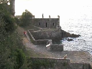 A section of Santa Cruz castle facing the sea